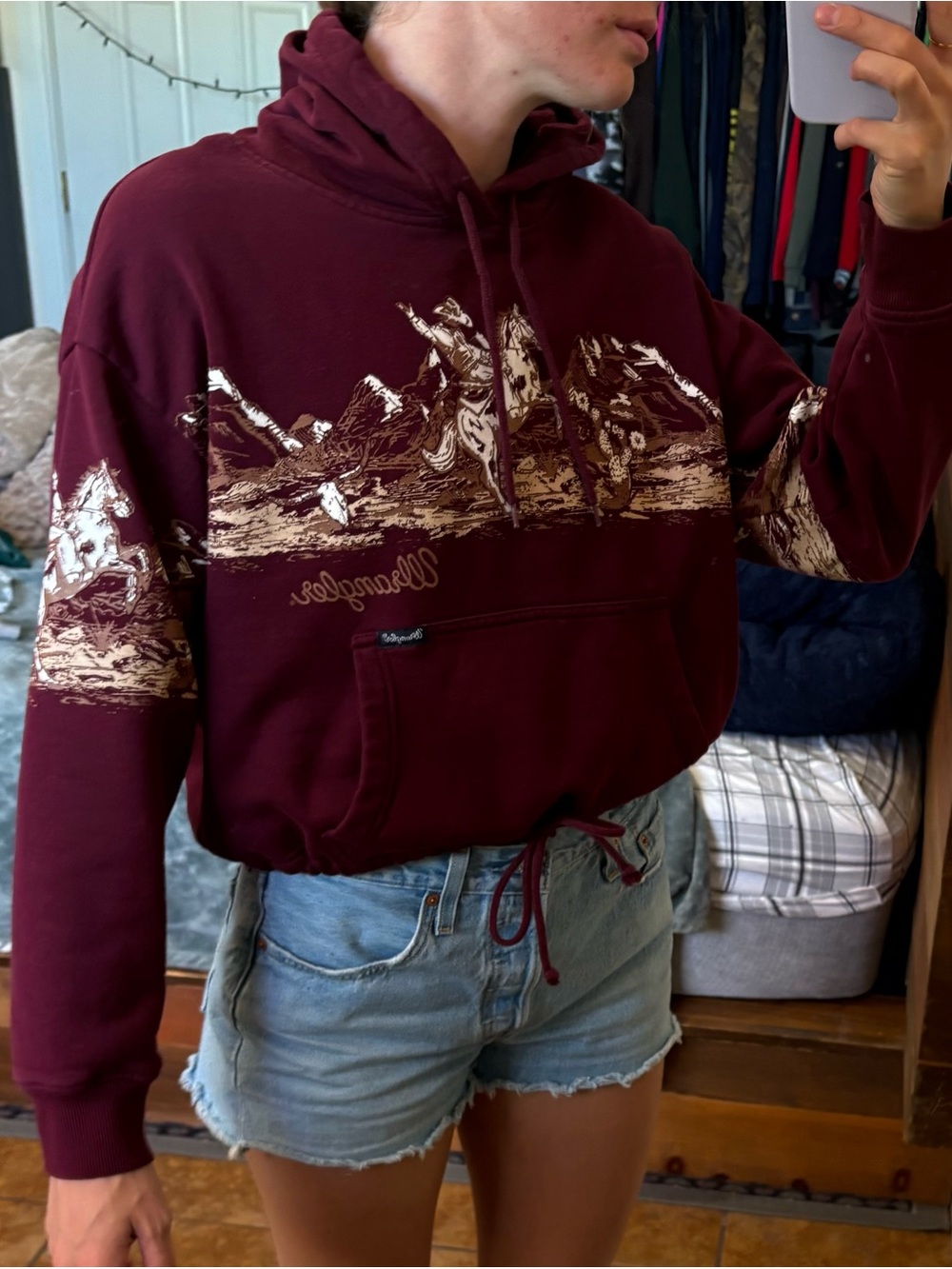 Wrangler Retro Burgundy Pullover Hoodie with Graphic Accent